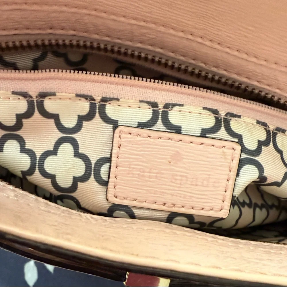 Kate Spade Blush Pink Crossbody Bag with 🎀 – - Picture 4 of 7